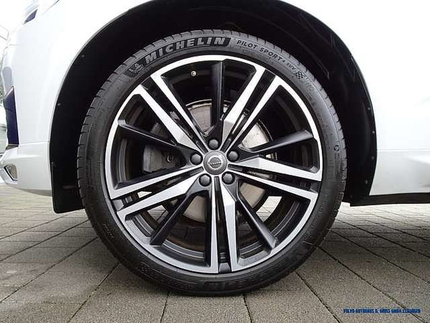 Volvo  D4 AWD Geartronic R-Design